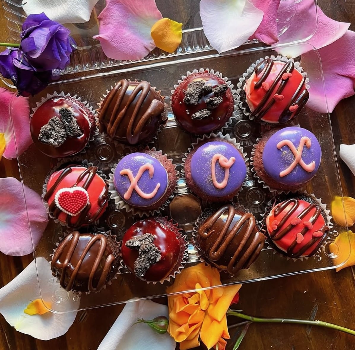 Dia Doce Valentine's mini box set of cupcakes.